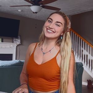 Meet your Posher, Elizabeth